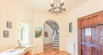 Luxury Canal-side Home With Pool