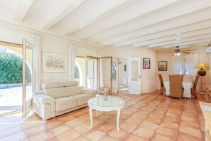 ヴィラ | リビングルーム