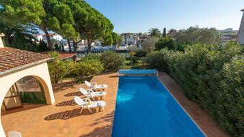 Villa | Pool | Indoor pool, outdoor pool