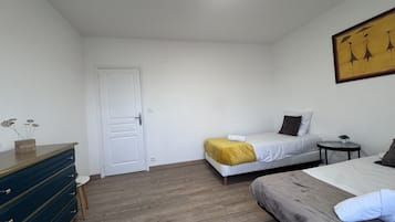 2 bedrooms, iron/ironing board