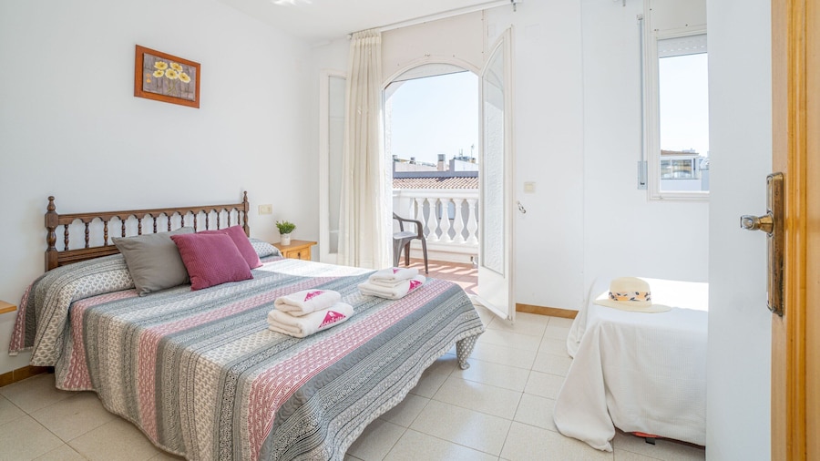 Terrace Apartment Near the Beach