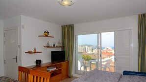 Apartment | 3 bedrooms, iron/ironing board - Apartment in Spain Near Sandy Beach (Torroella de Montgrí)