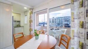 Apartment | Dining - Apartment in Empuriabrava Near Sandy Beach (Castello d'Empuries)