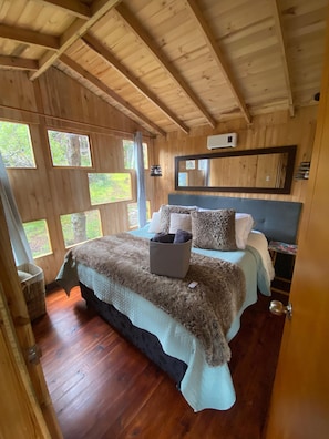9 habitaciones, tabla de planchar con plancha, wifi y ropa de cama