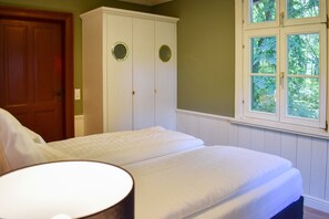 House | 10 bedrooms, individually furnished
