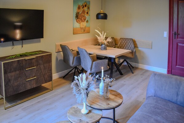 House | Dining