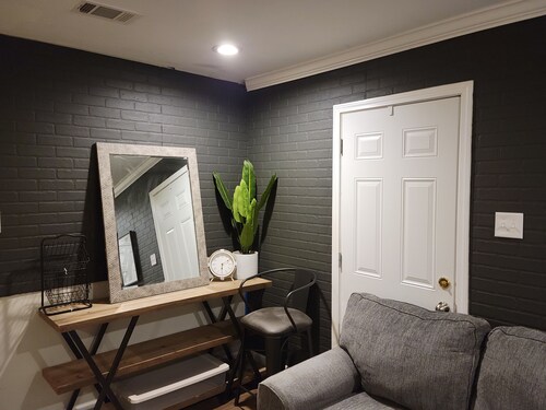 Charming 3-bedroom house with AC, WiFi in fabulous Mobile