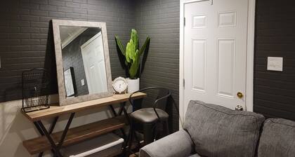 Charming 3-bedroom house with AC, WiFi in fabulous Mobile
