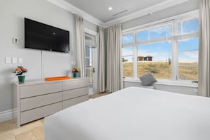 3 bedrooms, in-room safe, desk, iron/ironing board