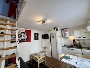 House | Living room - Apartment in Le Mans Near Historic Center (Le Mans)