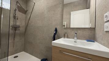 Apartment | Bathroom | Hair dryer