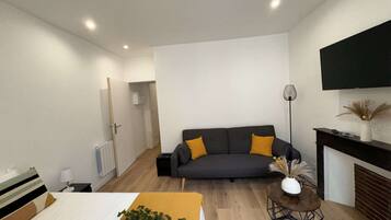 Apartment | 1 bedroom, iron/ironing board