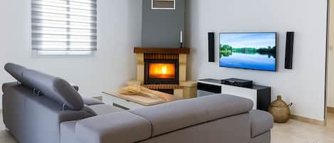 Smart TV, chimenea