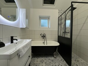 House | Bilik Mandi