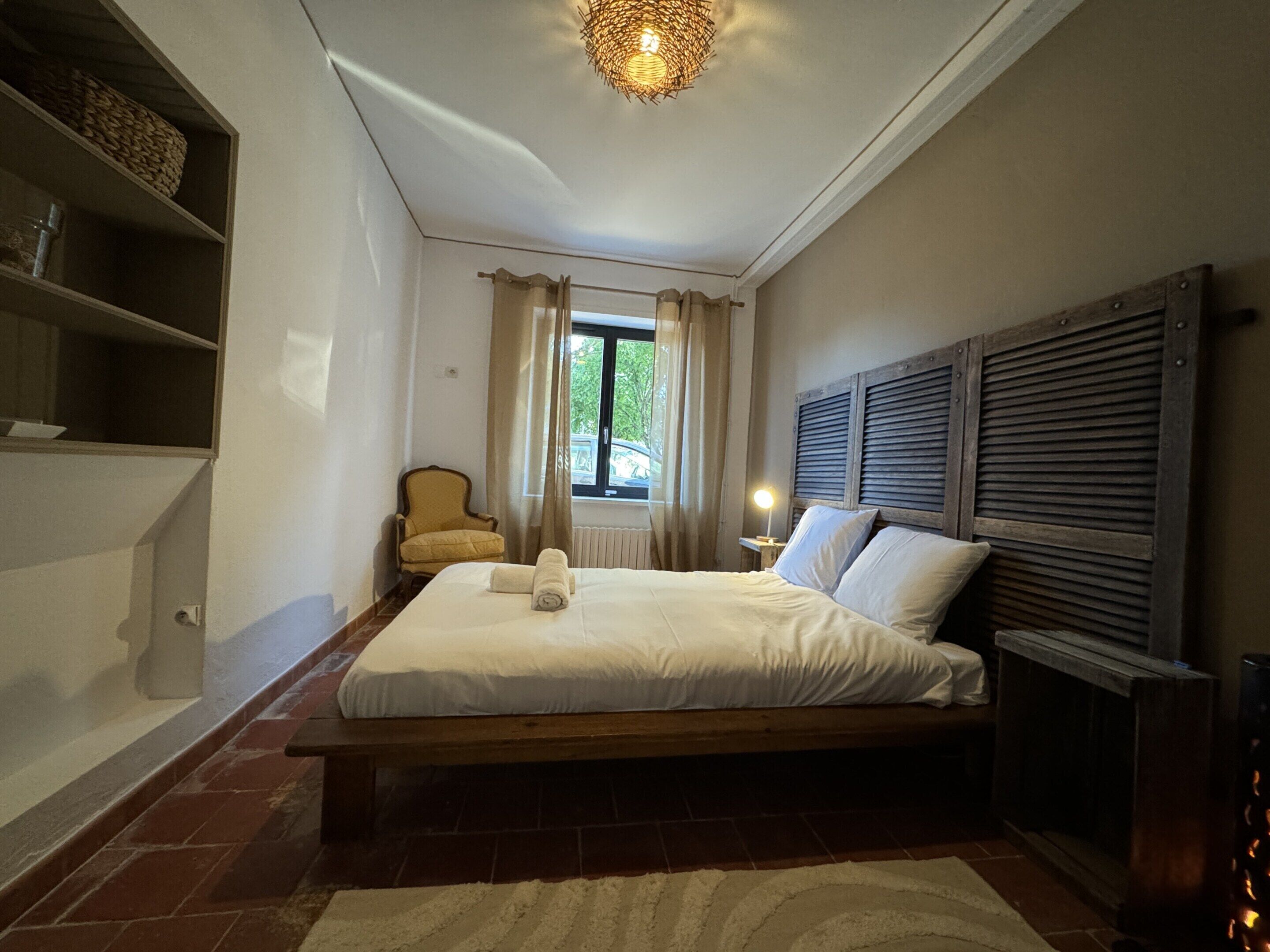 2 bedrooms, iron/ironing board