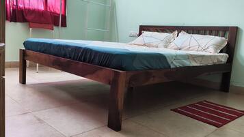 2 dormitorios, tabla de planchar con plancha, wifi y ropa de cama