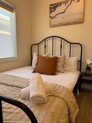 3 bedrooms, desk, iron/ironing board, WiFi