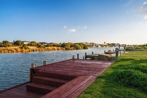 Unclassified image, 5 of 44, button