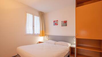 Apartment | 2 bedrooms, individually furnished, bed sheets