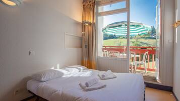 Apartment | 2 bedrooms, individually furnished, bed sheets