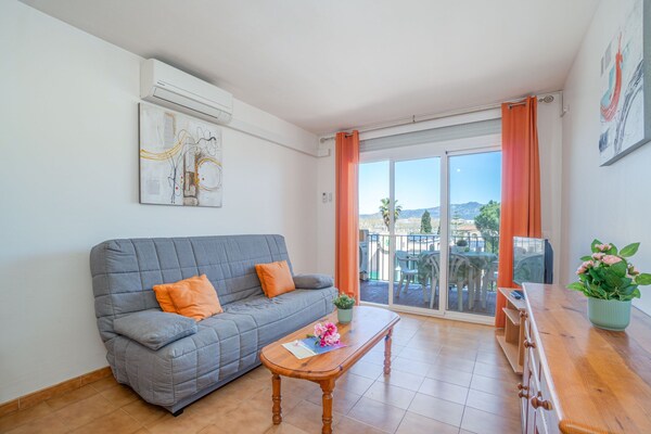 Modern 1-bedroom Apartment With Terrace - Castelló d'Empúries