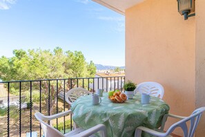 Apartment | Outdoor dining