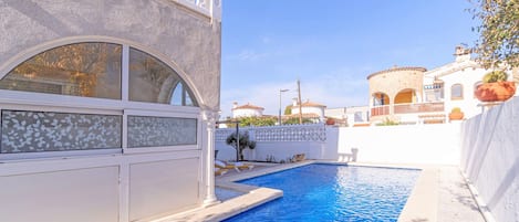 Villa | Pool | Inomhuspool och utomhuspool