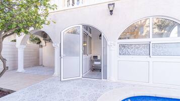 Villa | Terrace/patio