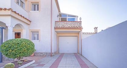 Comfortable Villa Near the Beach
