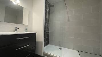 Apartment | Bathroom