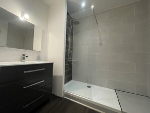 Apartment | Bathroom