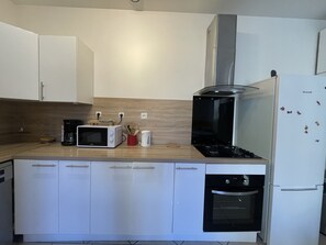 Private kitchen - Central Le Mans Apartment (Le Mans)