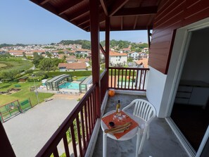 Apartment | Outdoor dining
