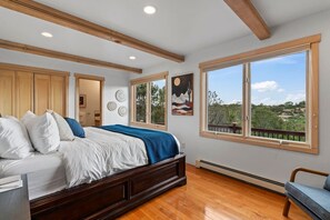 4 bedrooms, desk, iron/ironing board, travel crib - Spacious Hillside Retreat w/ Spa, Games, & Views (Santa Fe)