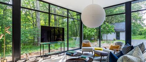 Smart TV, video games, offices, computer monitors