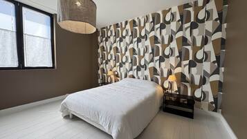 5 bedrooms, iron/ironing board
