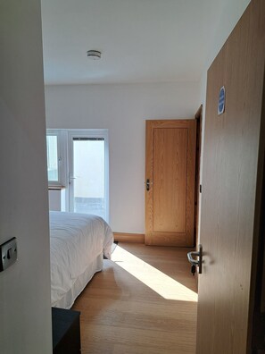 3 bedrooms, iron/ironing board, WiFi, bed sheets - Grand Apartments Stretford (Stretford)