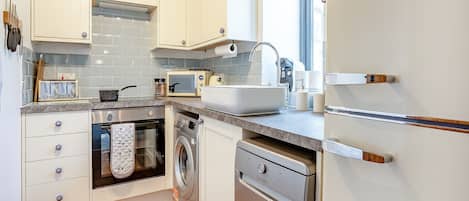 Dishwasher, cookware/dishes/utensils