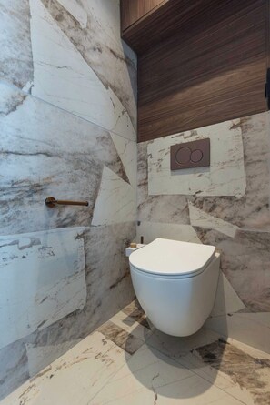 Apartment | Bathroom | Hair dryer, towels