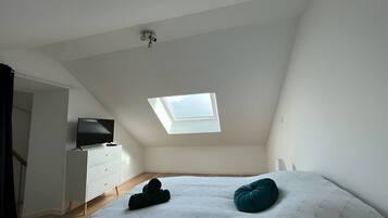 2 bedrooms, iron/ironing board