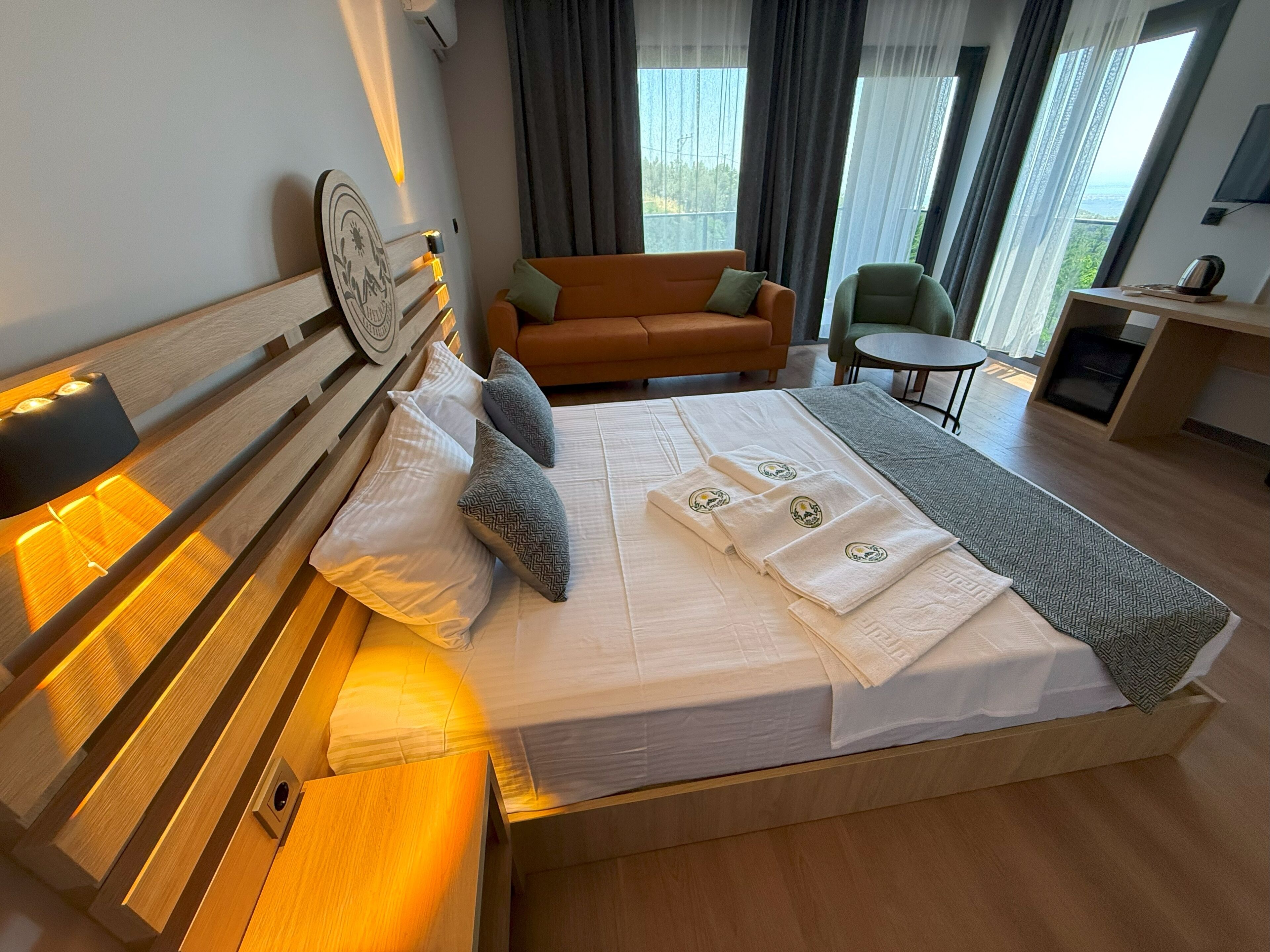 Premium bedding, minibar, in-room safe, desk