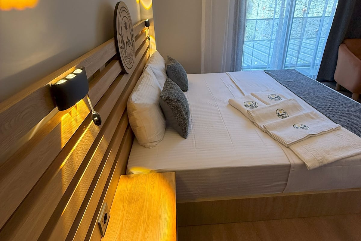 Phòng đôi phong cách cổ điển | Bộ đồ giường cao cấp, minibar, két bảo mật tại phòng, bàn