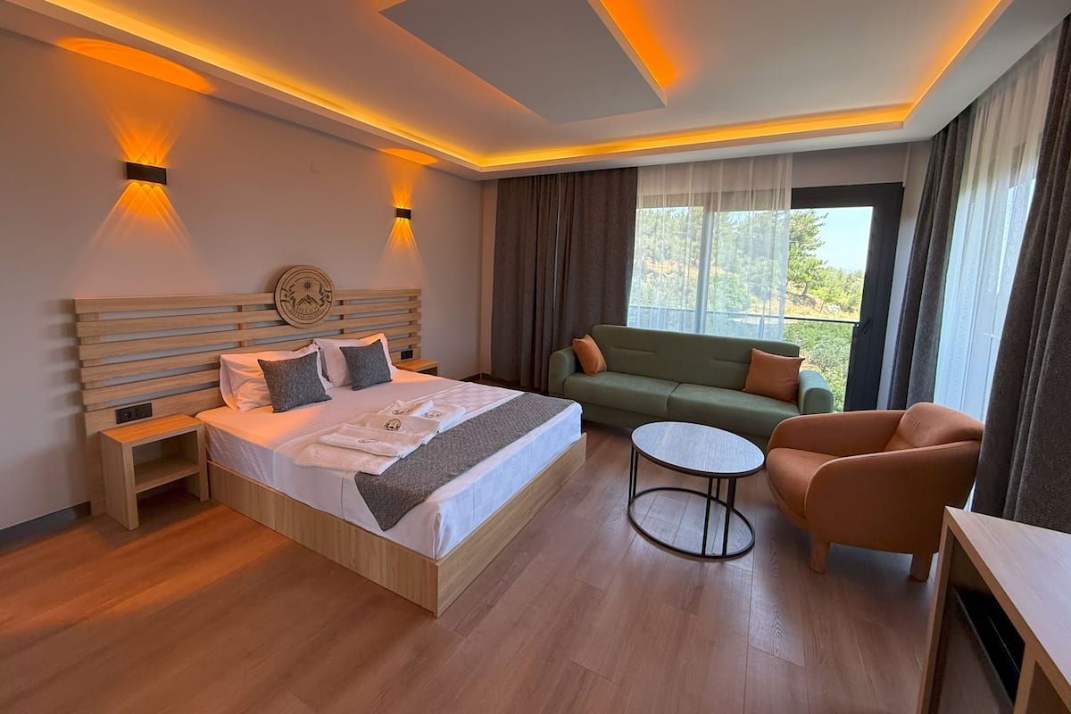 Premium bedding, minibar, in-room safe, desk