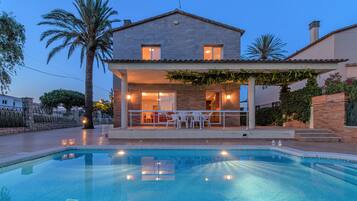 Villa | Exterior