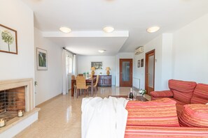 Villa | Living room | Fireplace