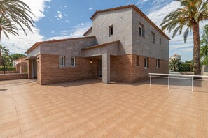 Villa | Exterior