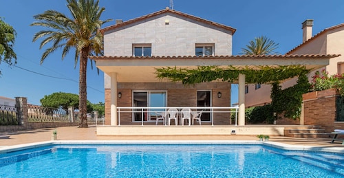 Villa in Empuriabrava With Private Pool