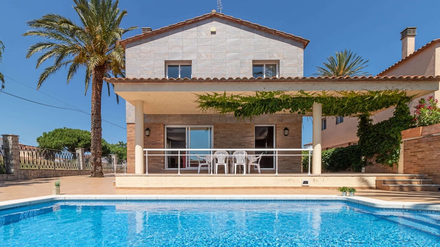 Villa in Empuriabrava With Private Pool