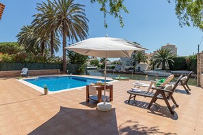 Pool - Villa in Empuriabrava With Private Pool (Castello d'Empuries)