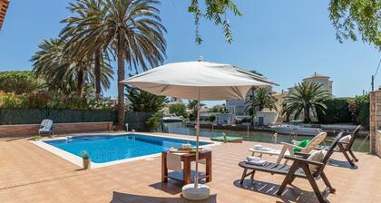 Villa in Empuriabrava With Private Pool